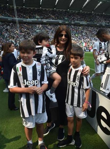 Ilaria D&#39;Amico allo Stadium con il figlio e i bambini di Buffon avuti da Alena Seredova. Ansa